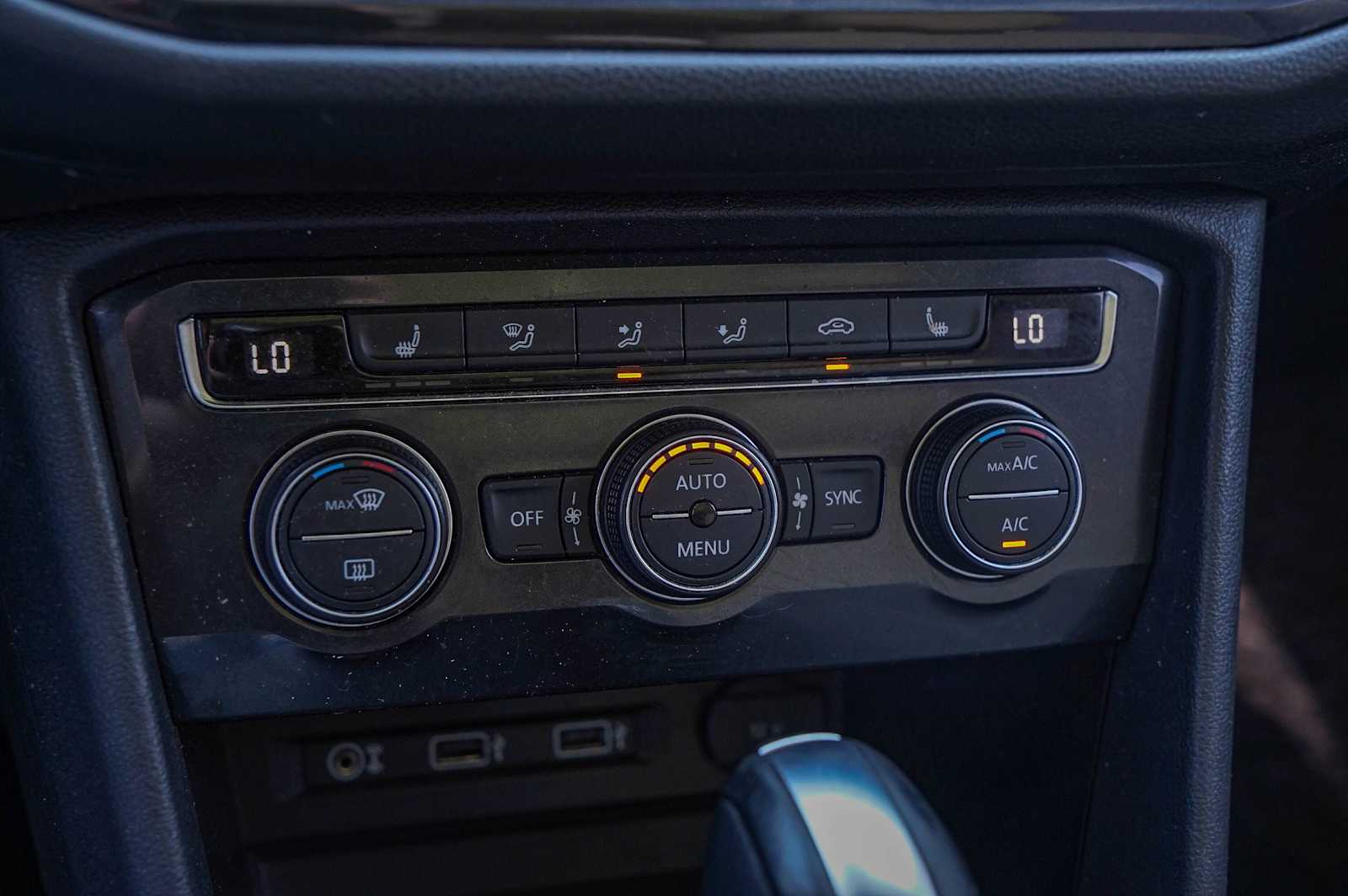 Thumbnail: 2018 Volkswagen Tiguan - 18