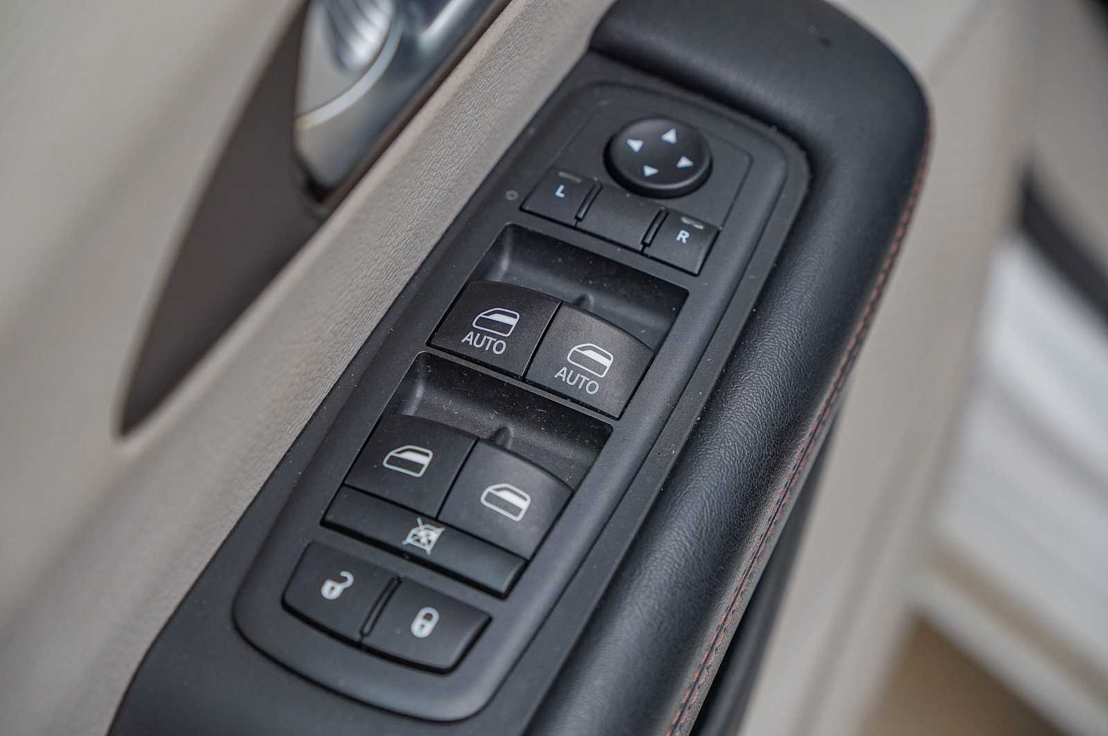 Thumbnail: 2018 Chrysler Pacifica - 26