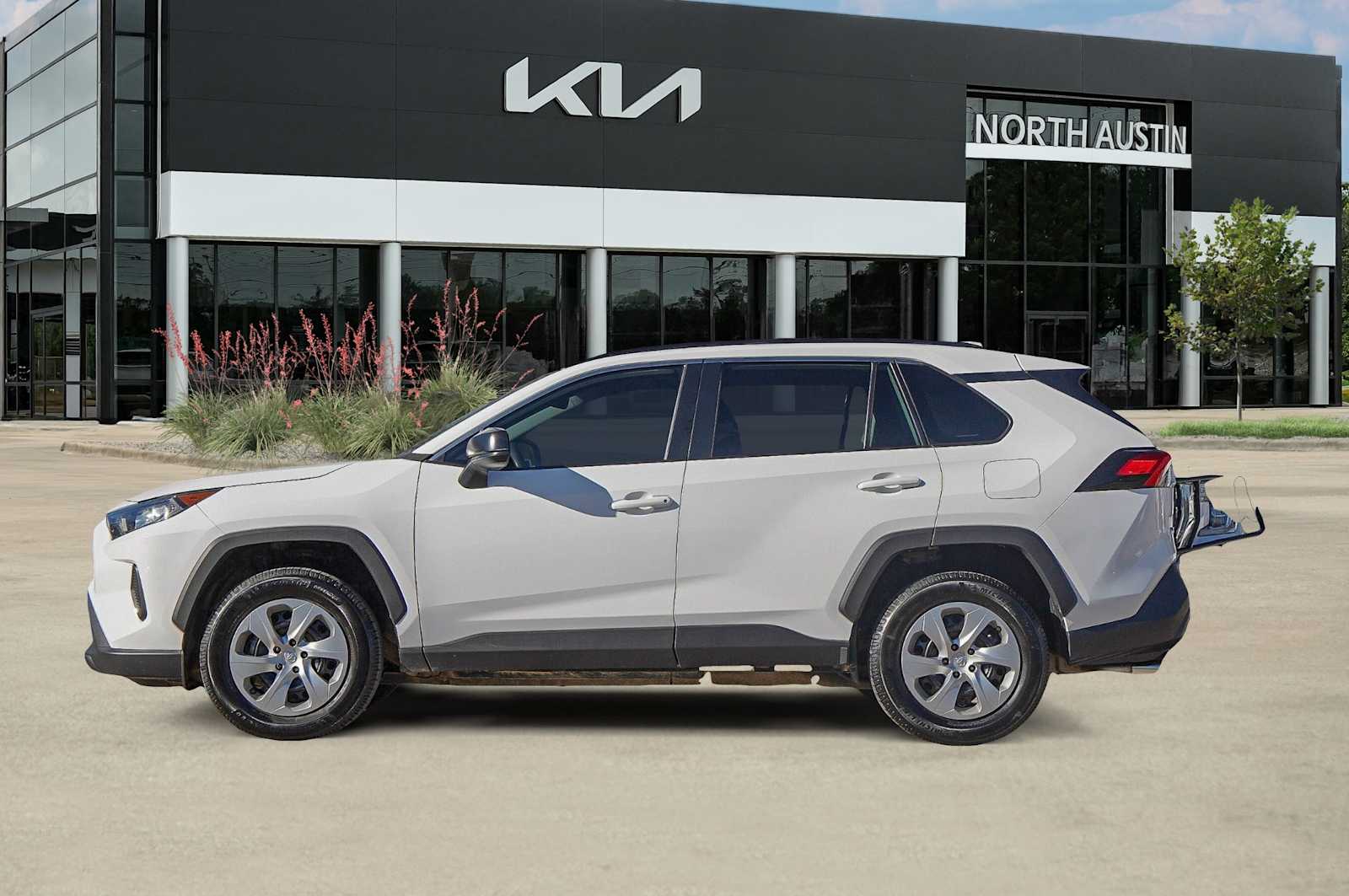 Thumbnail: 2021 Toyota RAV4 - 4