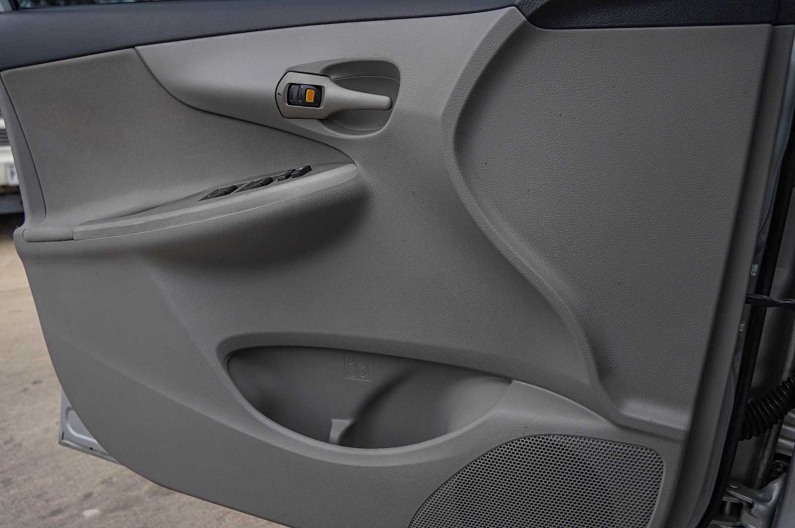 Thumbnail: 2013 Toyota Corolla - 20