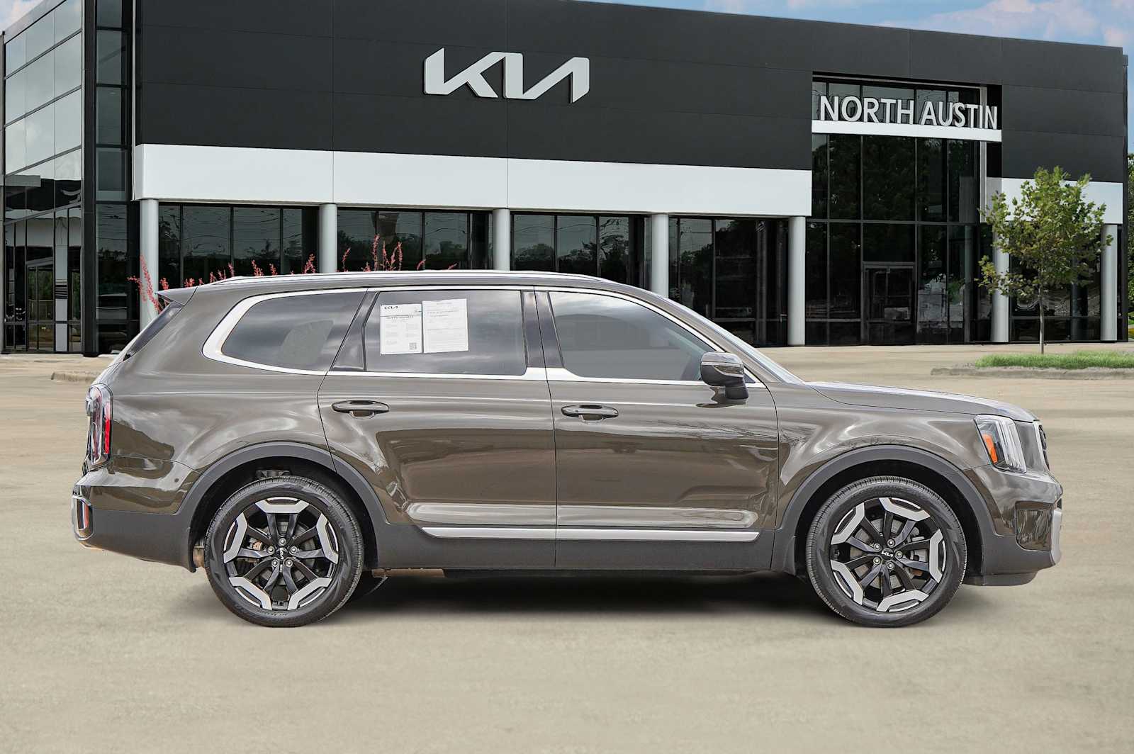Thumbnail: 2024 Kia Telluride - 7