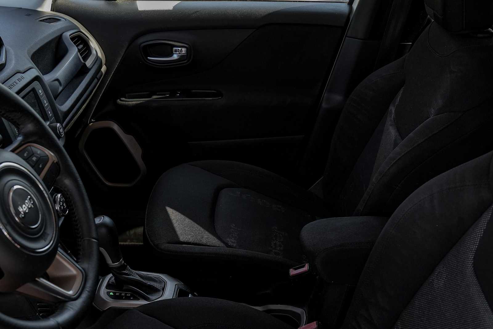 Thumbnail: 2016 Jeep Renegade - 11