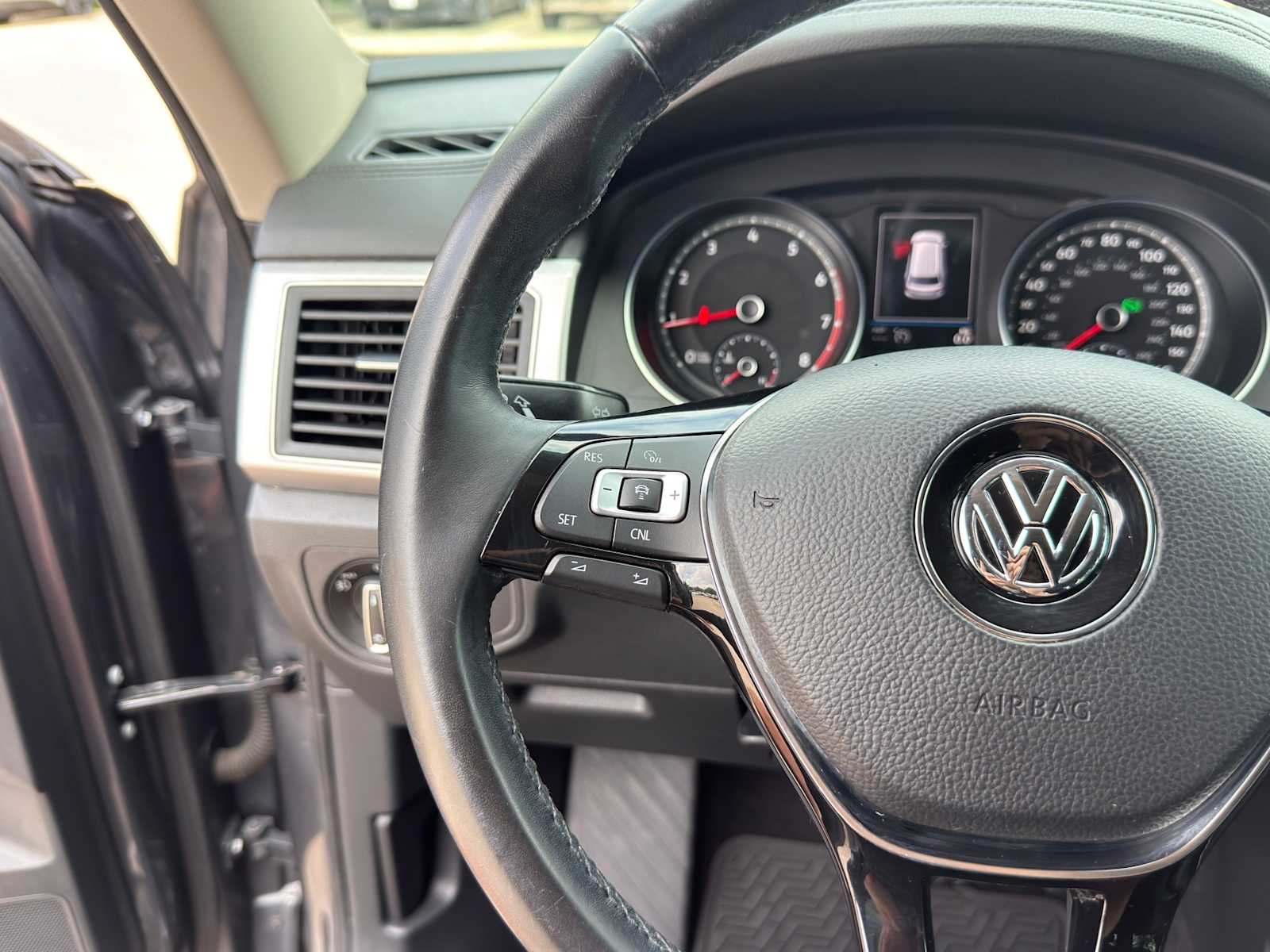 Thumbnail: 2018 Volkswagen Atlas - 14