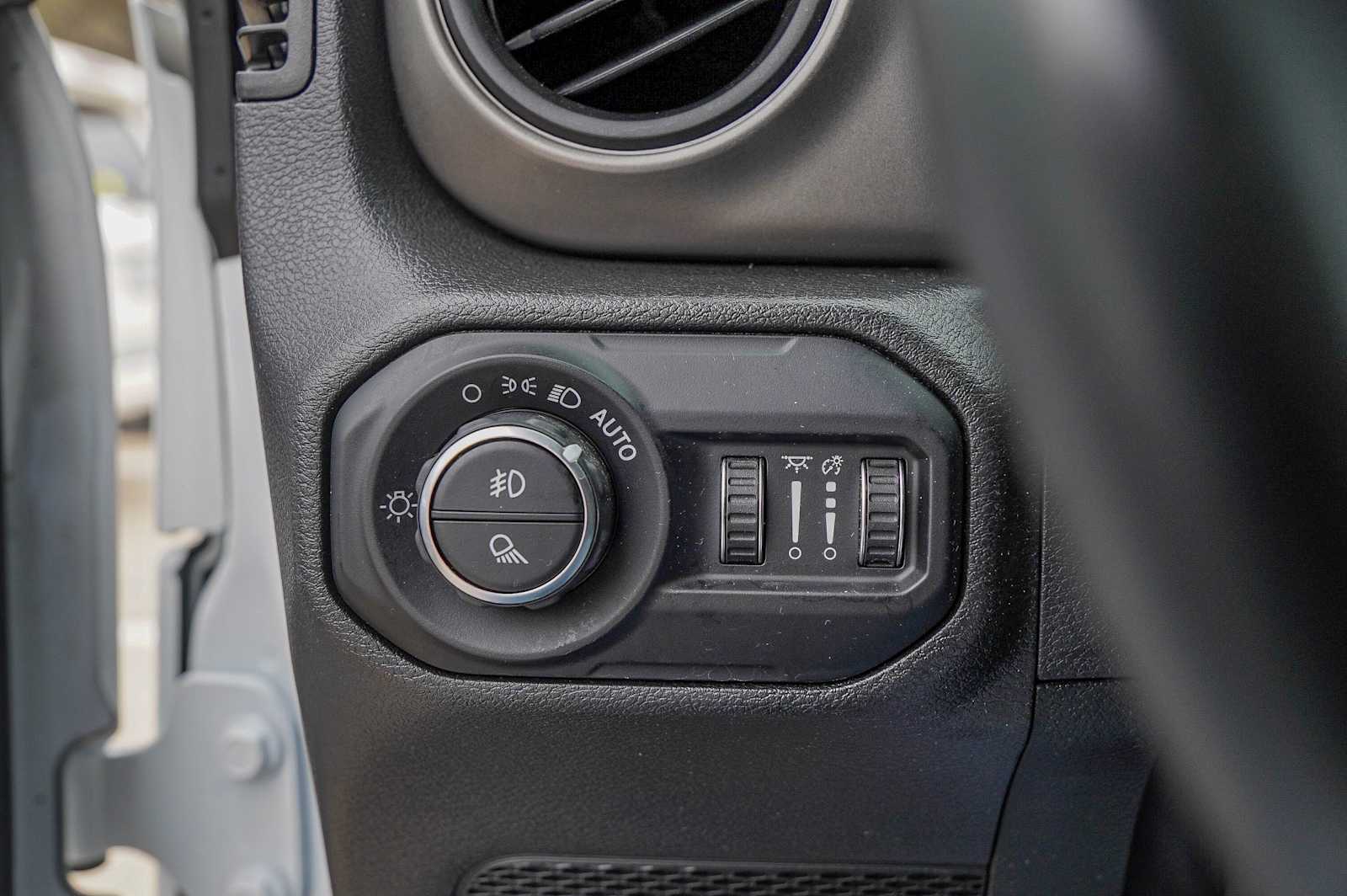 Thumbnail: 2022 Jeep Gladiator - 21