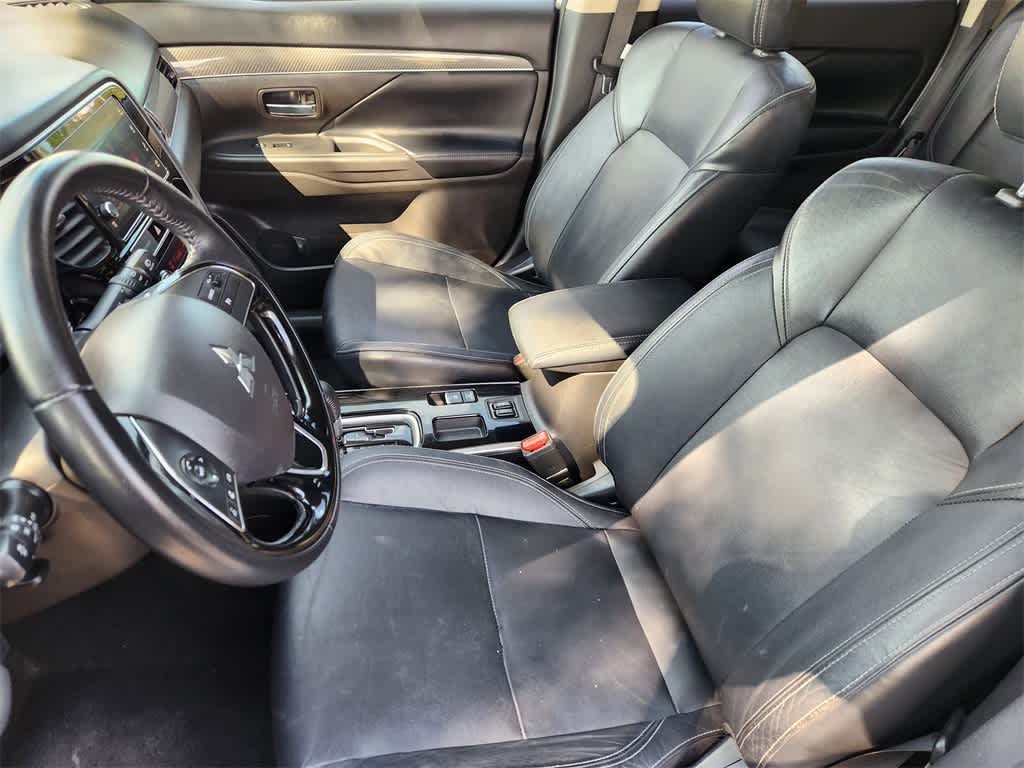 Thumbnail: 2019 Mitsubishi Outlander - 12