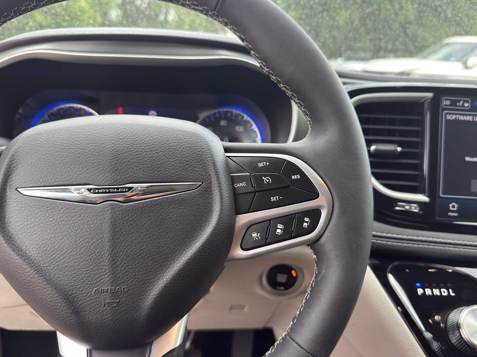 Thumbnail: 2023 Chrysler Pacifica - 17
