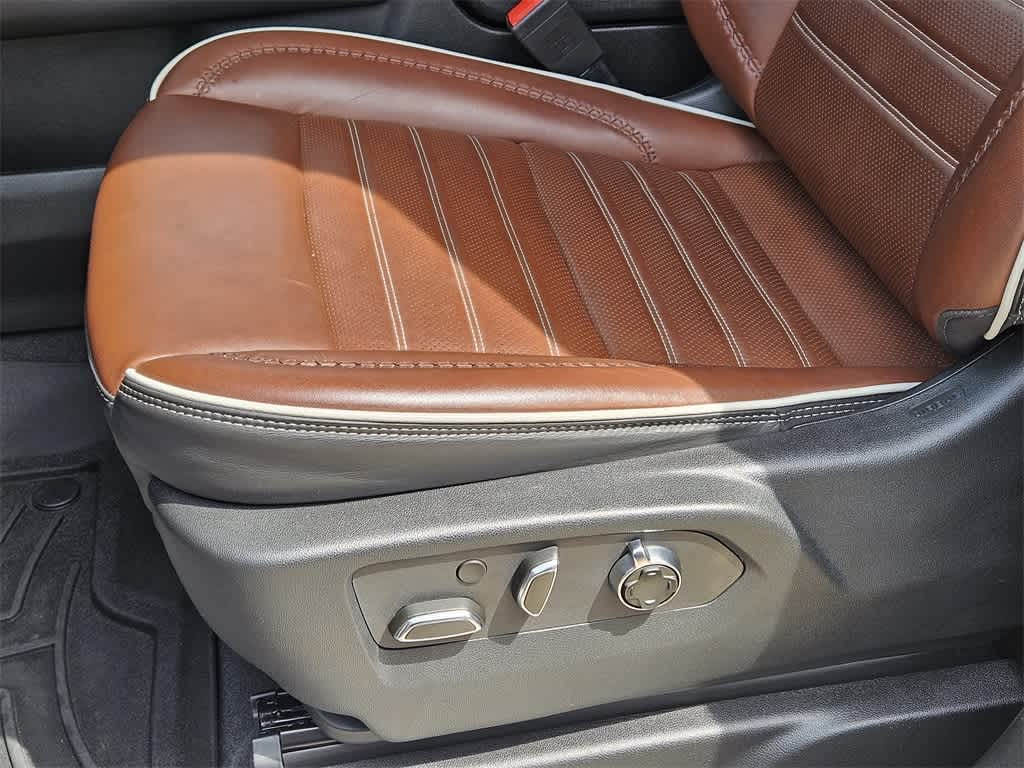 Thumbnail: 2023 GMC Yukon XL - 24