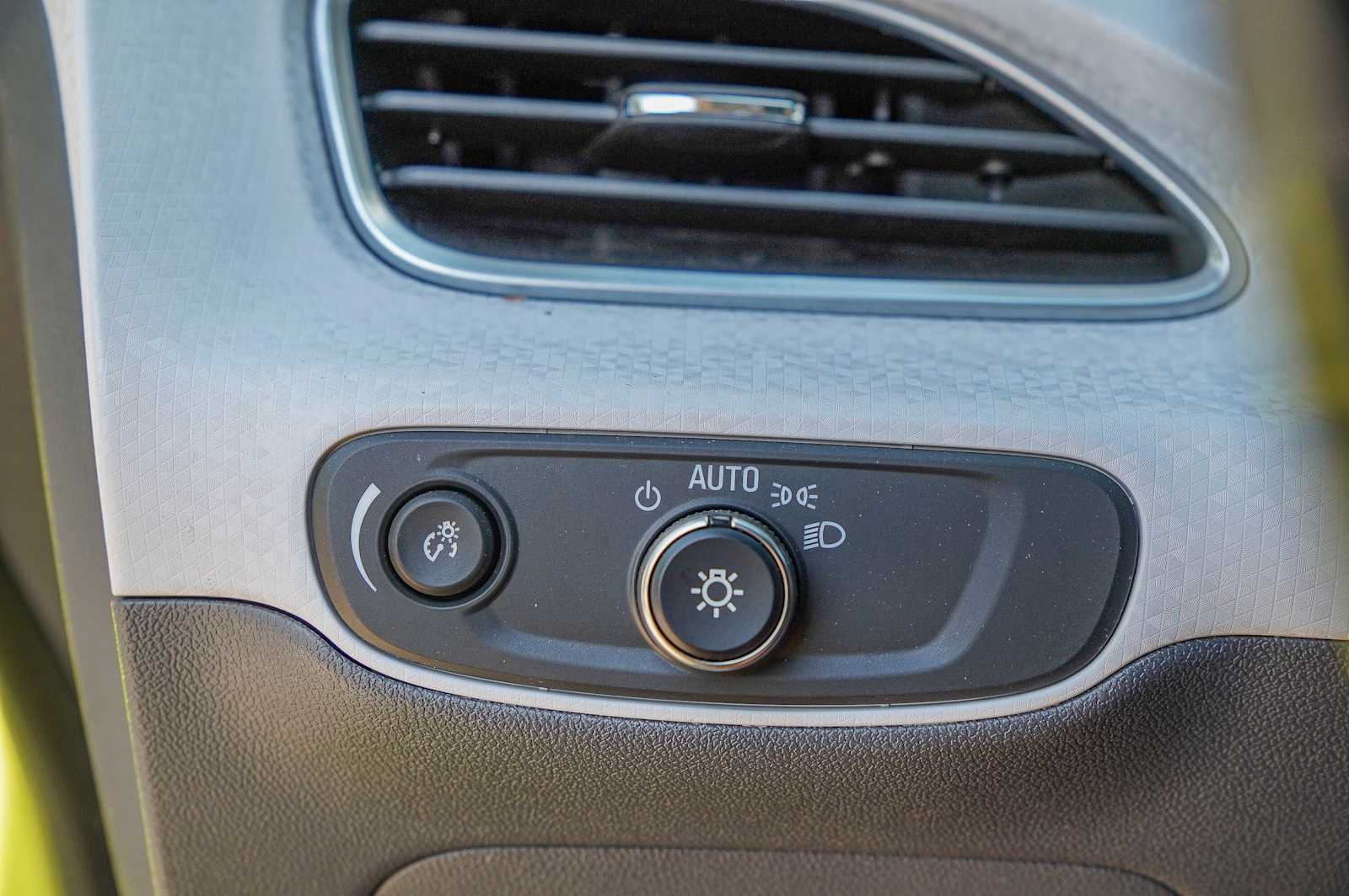 Thumbnail: 2019 Chevrolet Bolt EV - 21