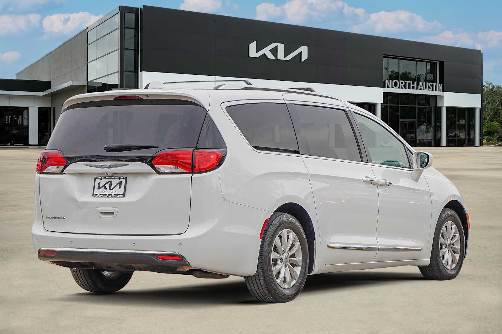 Thumbnail: 2018 Chrysler Pacifica - 6