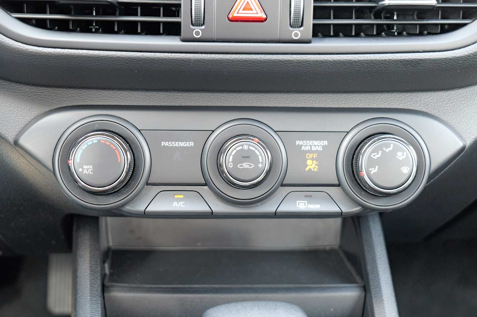 Thumbnail: 2024 Kia Forte - 17