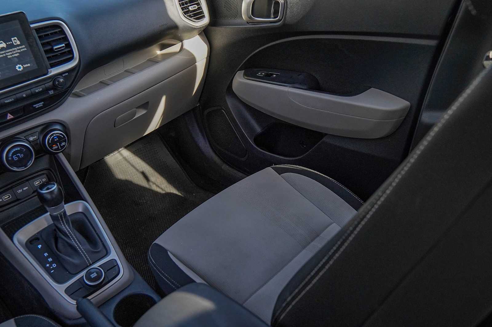 Thumbnail: 2022 Hyundai Venue - 26