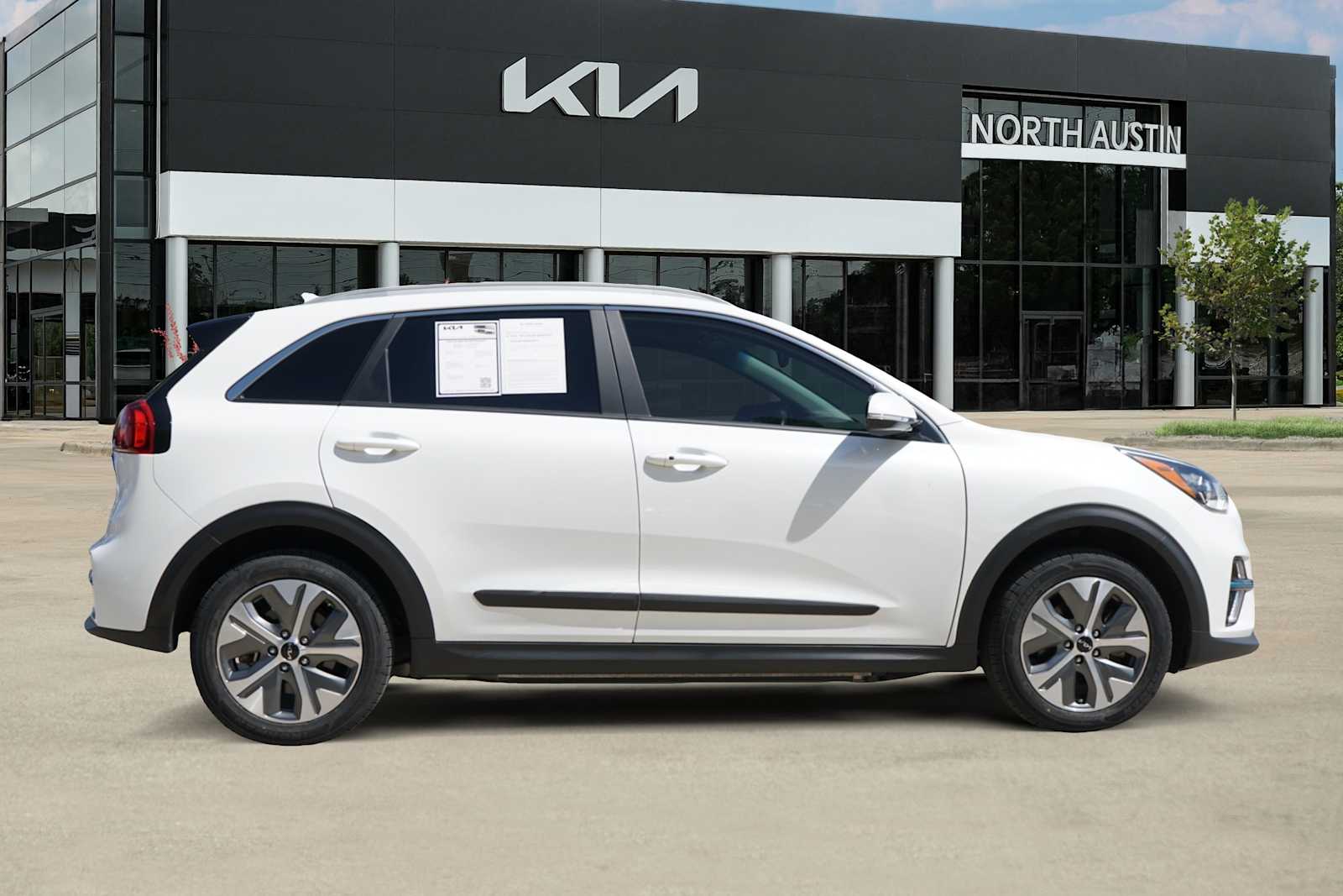 Thumbnail: 2022 Kia Niro - 6