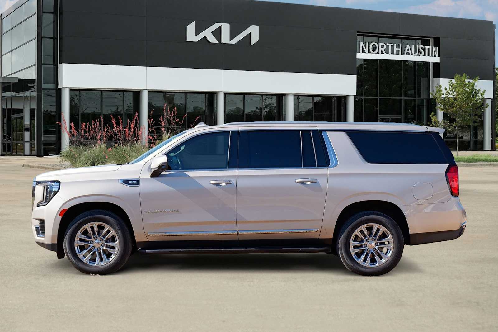Thumbnail: 2021 GMC Yukon XL - 4