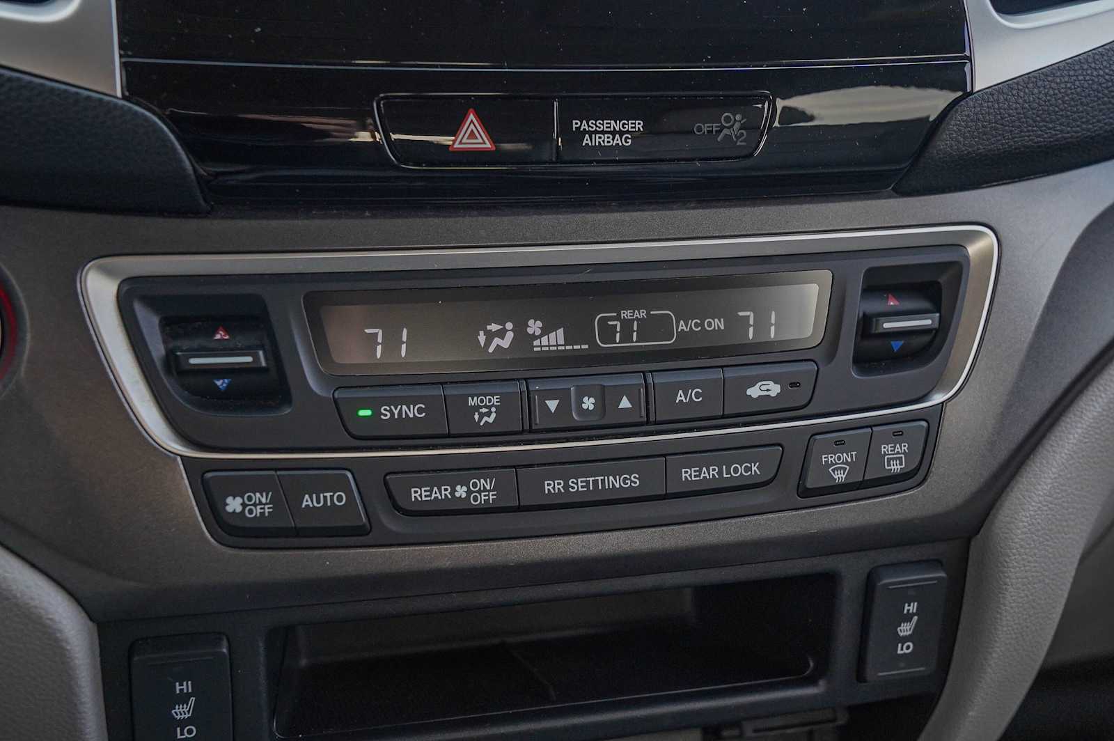 Thumbnail: 2017 Honda Pilot - 17