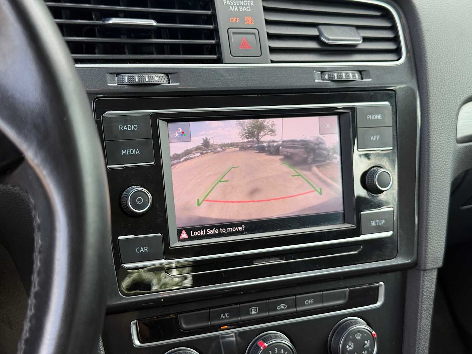 Thumbnail: 2019 Volkswagen e-Golf - 13