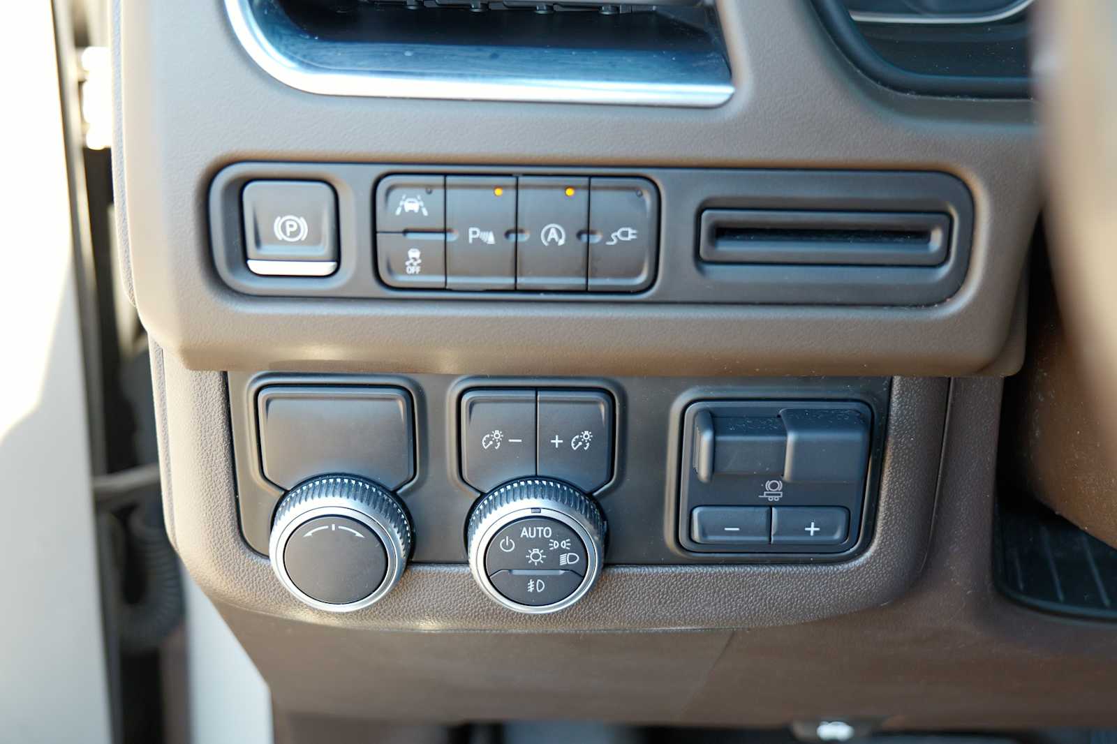 Thumbnail: 2021 GMC Yukon XL - 18