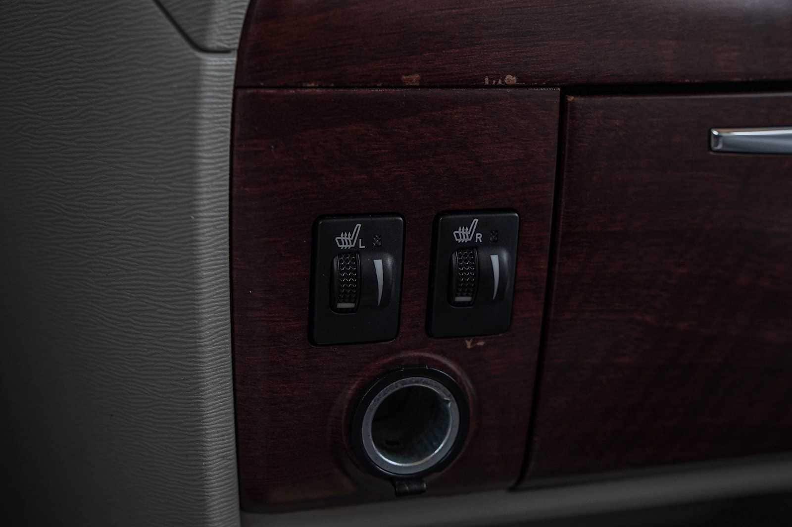 Thumbnail: 2013 Toyota Sienna - 23
