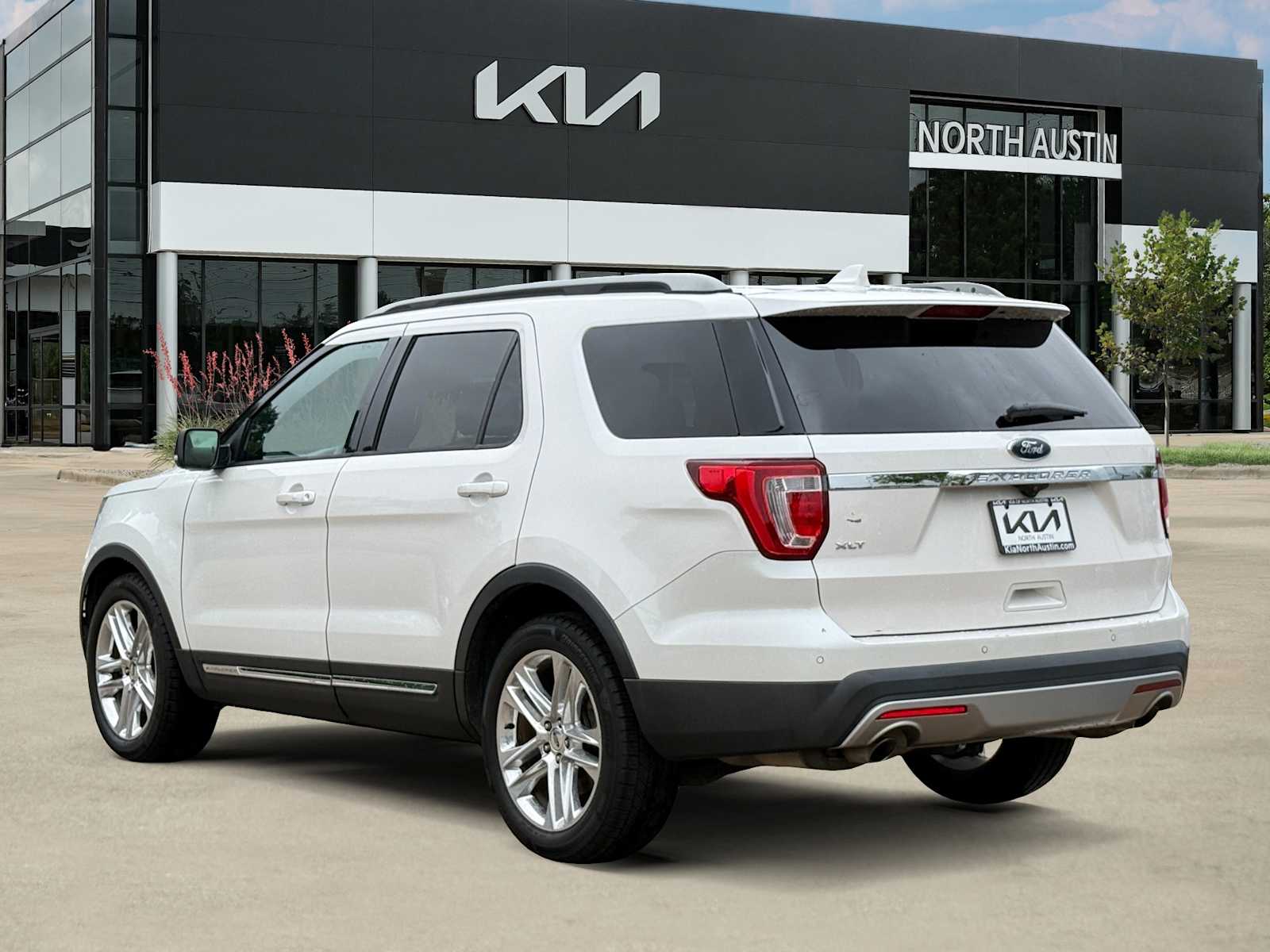 Thumbnail: 2017 Ford Explorer - 5