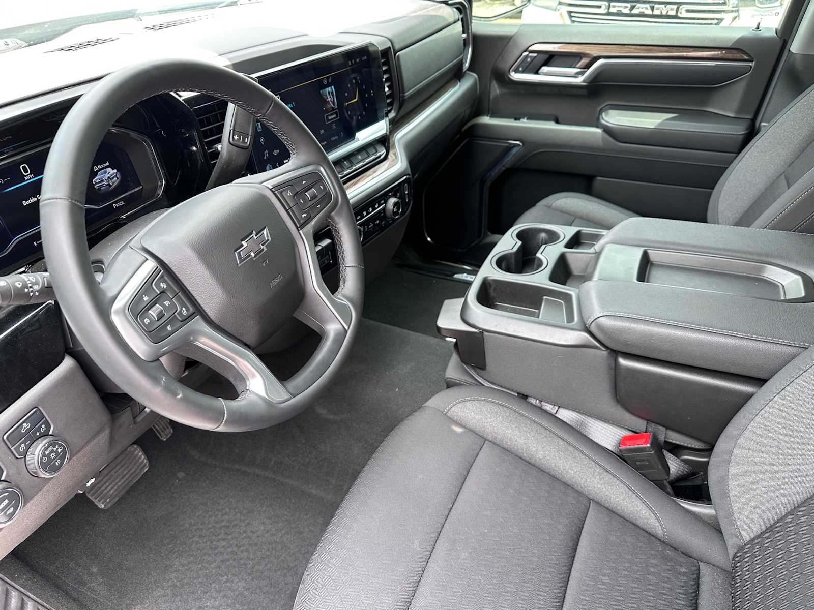 Thumbnail: 2025 Chevrolet Silverado 1500 - 8