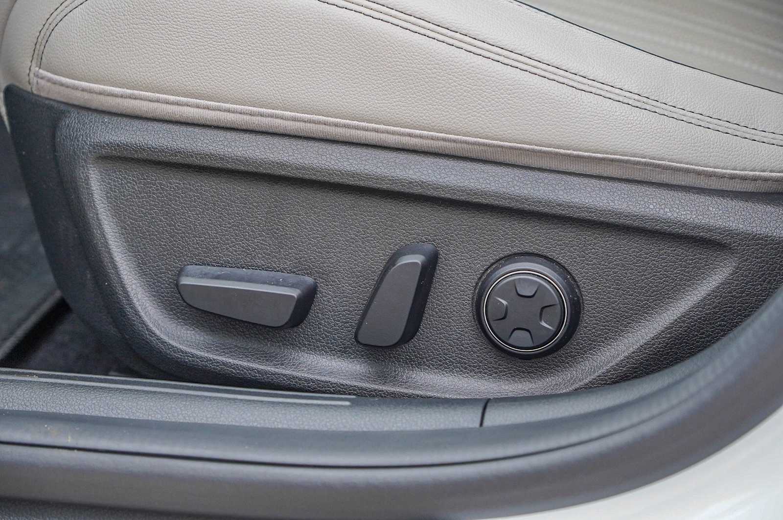 Thumbnail: 2023 Genesis G70 - 26