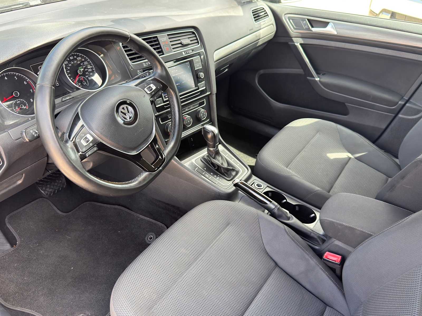 Thumbnail: 2019 Volkswagen e-Golf - 8