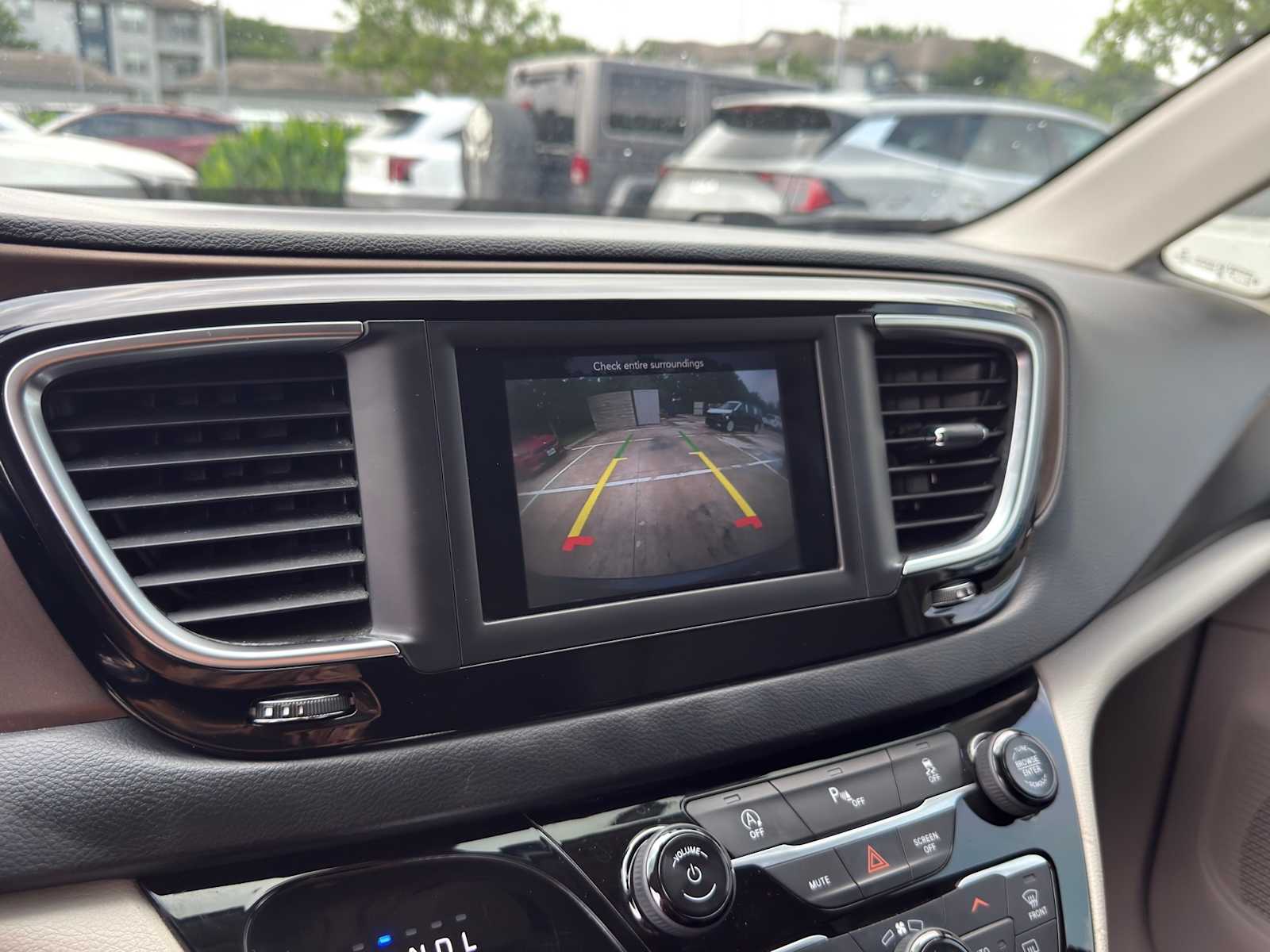 Thumbnail: 2018 Chrysler Pacifica - 15