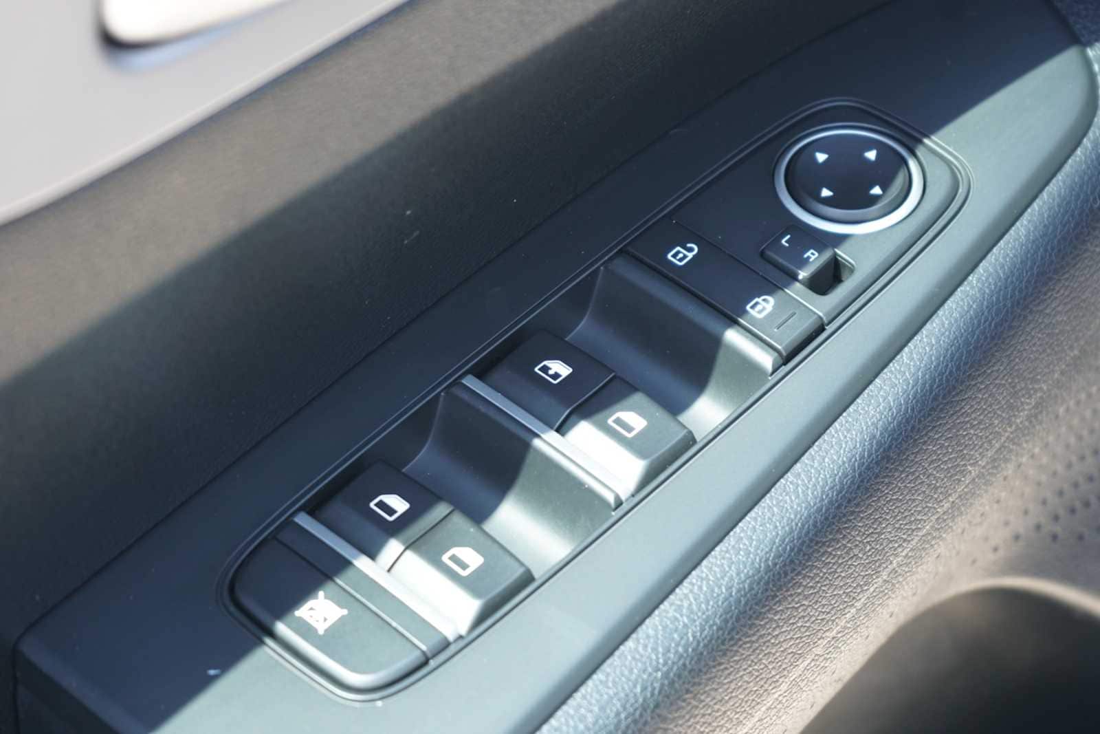 2024 Kia Forte LXS - Photo 18