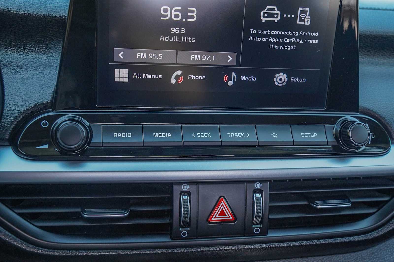 Thumbnail: 2022 Kia Forte - 18