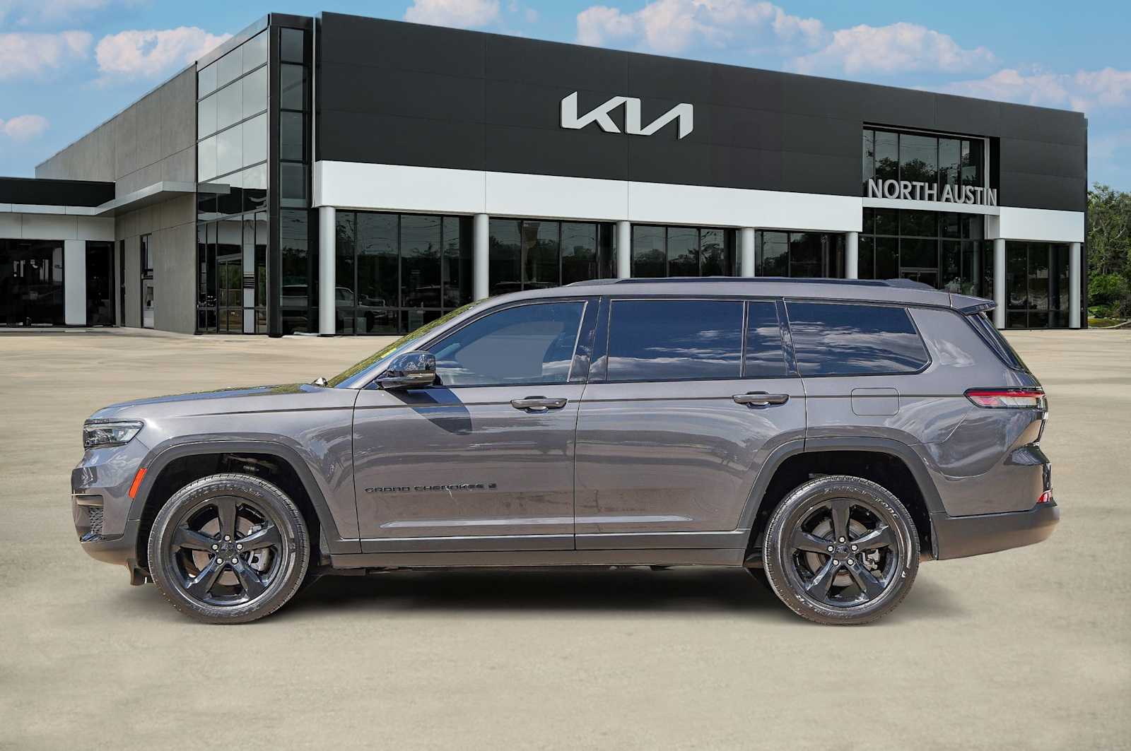 2022 Jeep Grand Cherokee Laredo photo 4