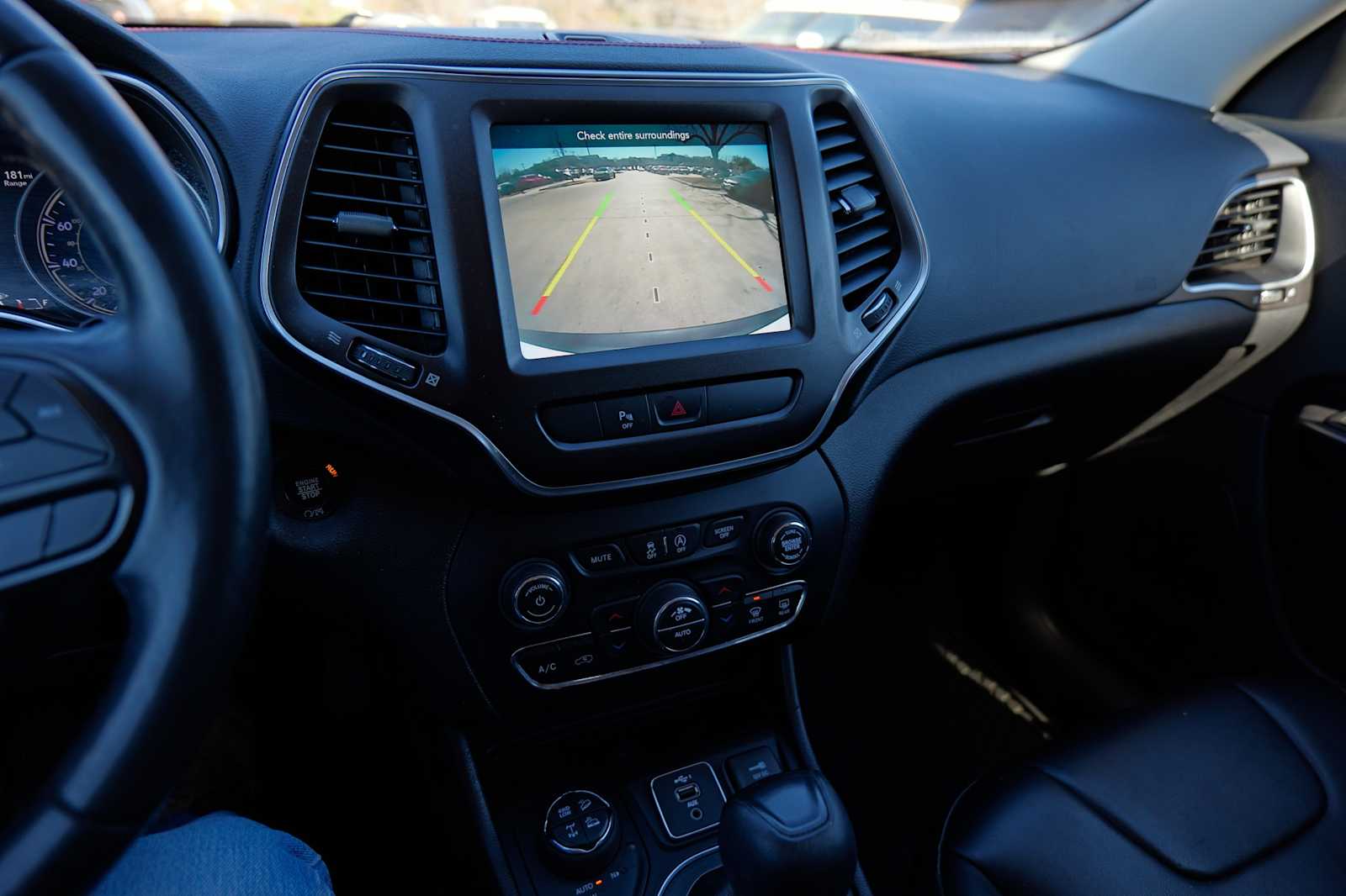 Thumbnail: 2020 Jeep Cherokee - 16