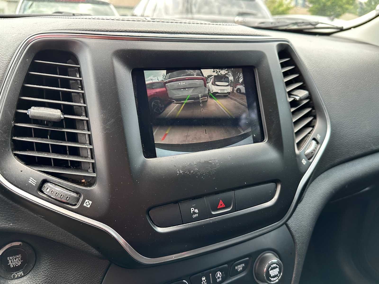 Thumbnail: 2019 Jeep Cherokee - 12