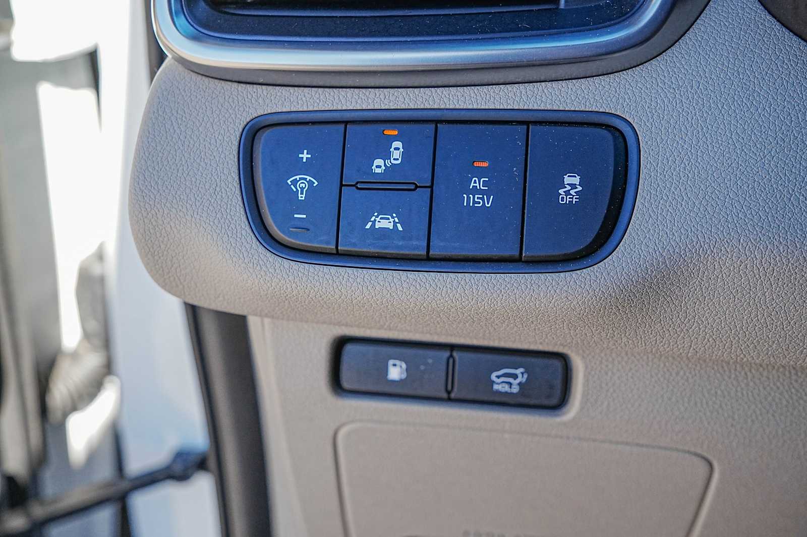 Thumbnail: 2018 Kia Sorento - 22