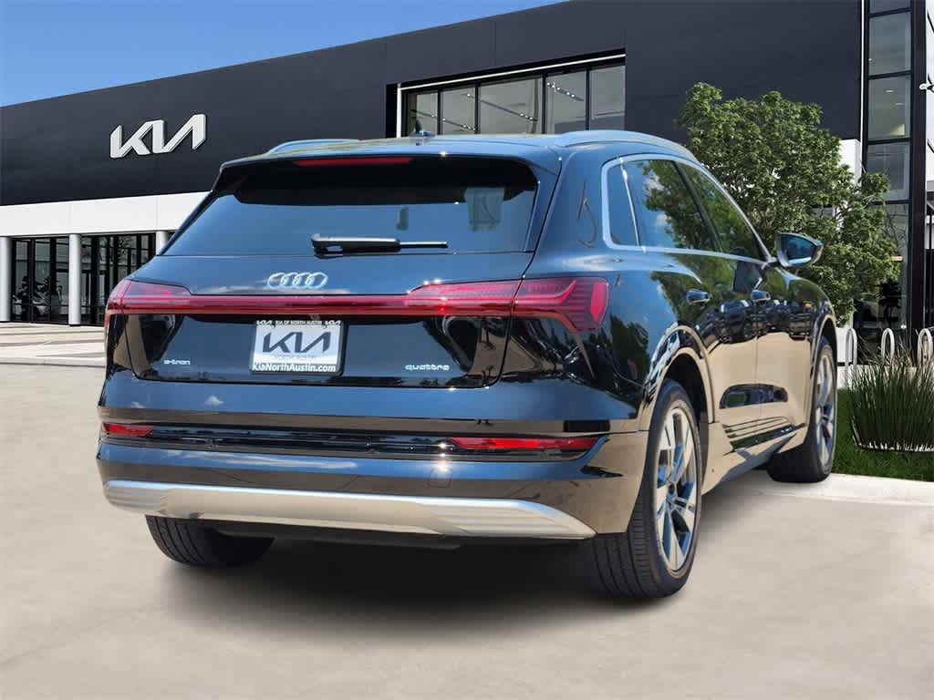 Thumbnail: 2022 Audi e-tron - 6