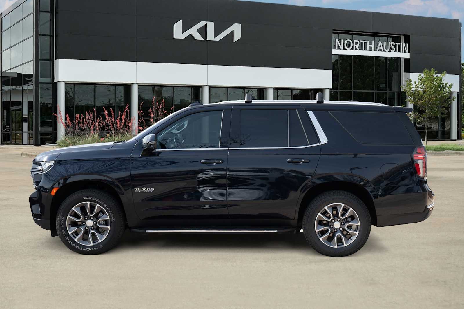 Thumbnail: 2021 Chevrolet Tahoe - 4