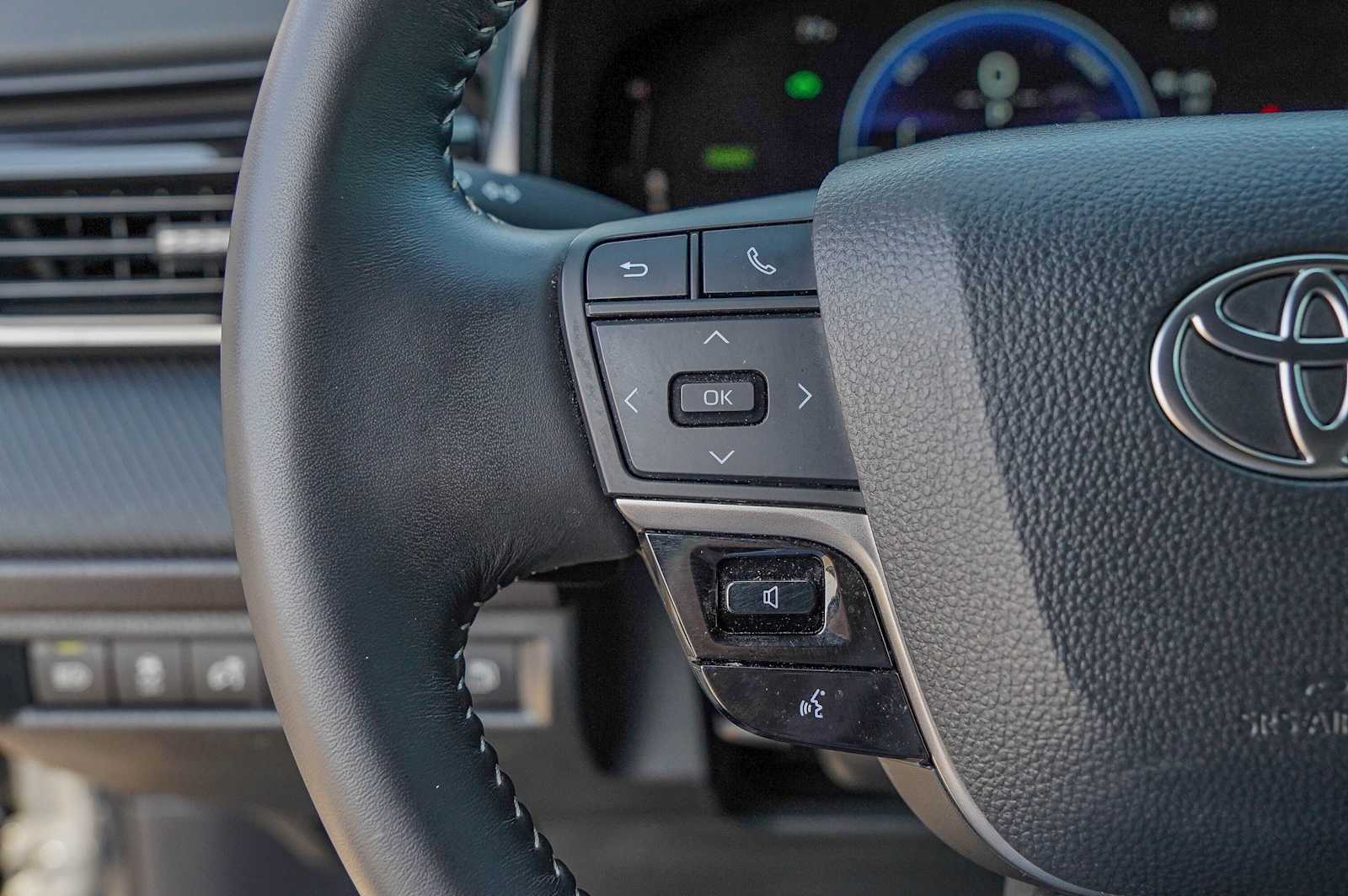 Thumbnail: 2025 Toyota Camry - 13