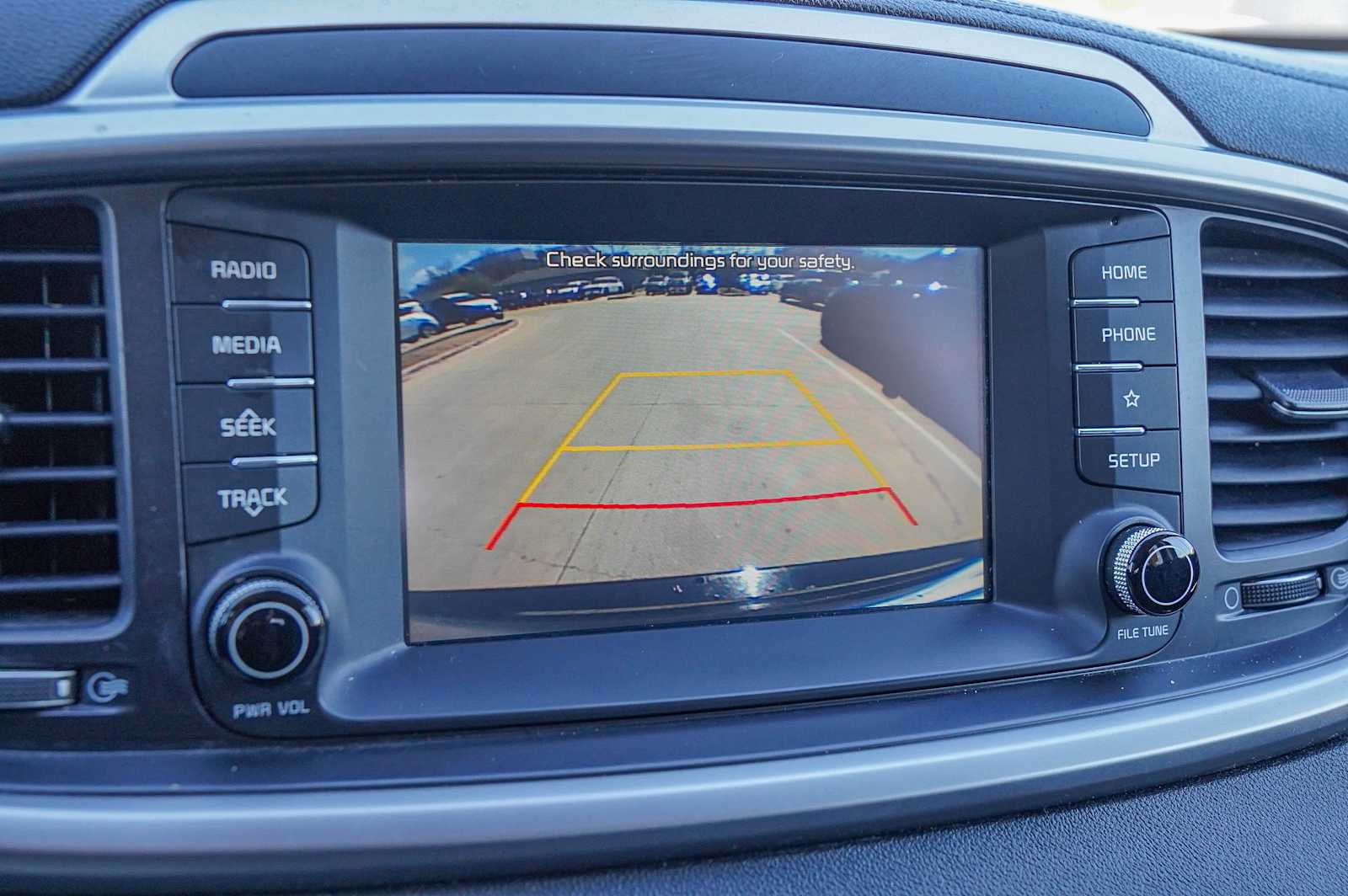 Thumbnail: 2019 Kia Sorento - 16