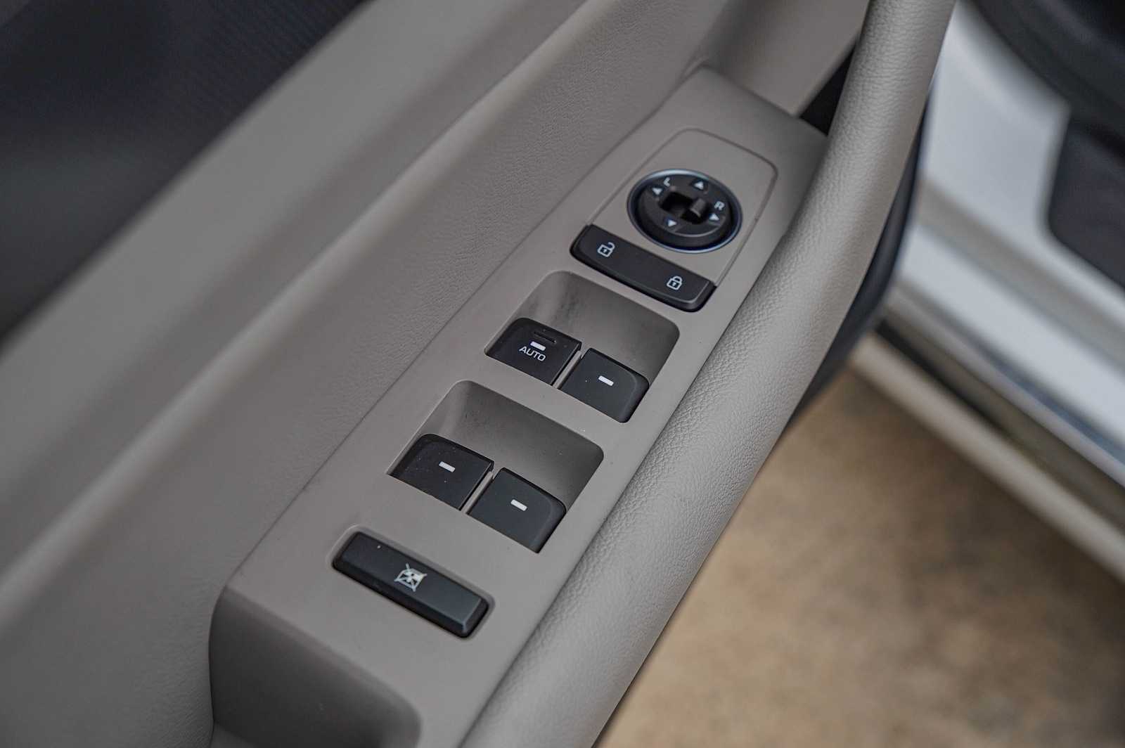 Thumbnail: 2015 Hyundai Sonata - 22