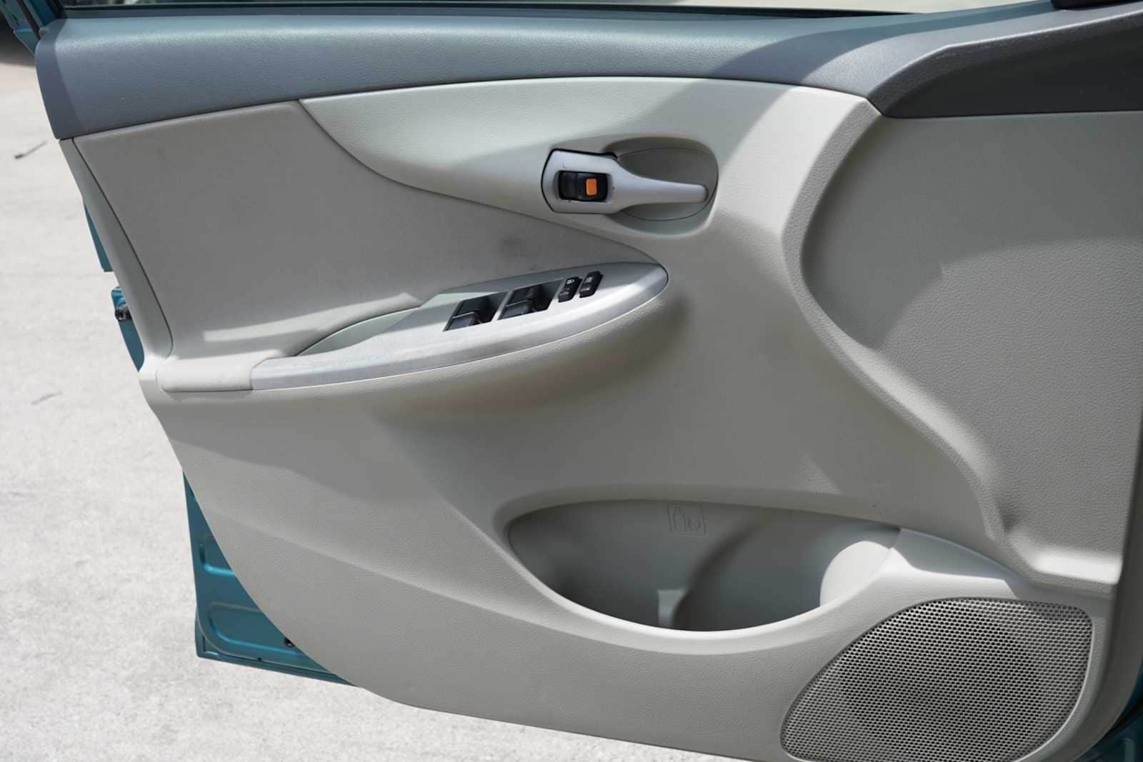 Thumbnail: 2010 Toyota Corolla - 16