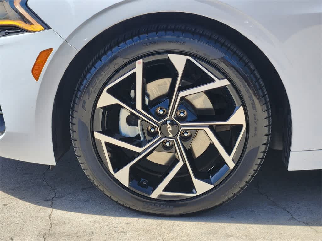 Thumbnail: 2022 Kia K5 - 9