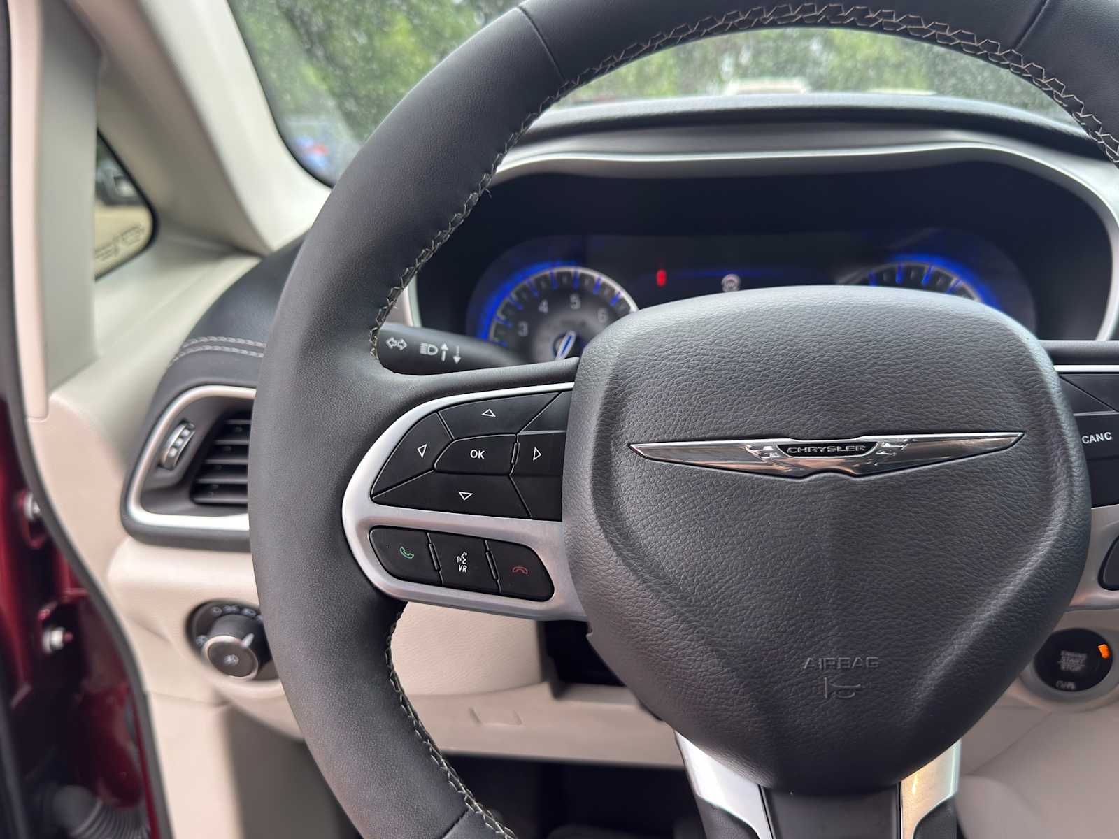 Thumbnail: 2023 Chrysler Pacifica - 18