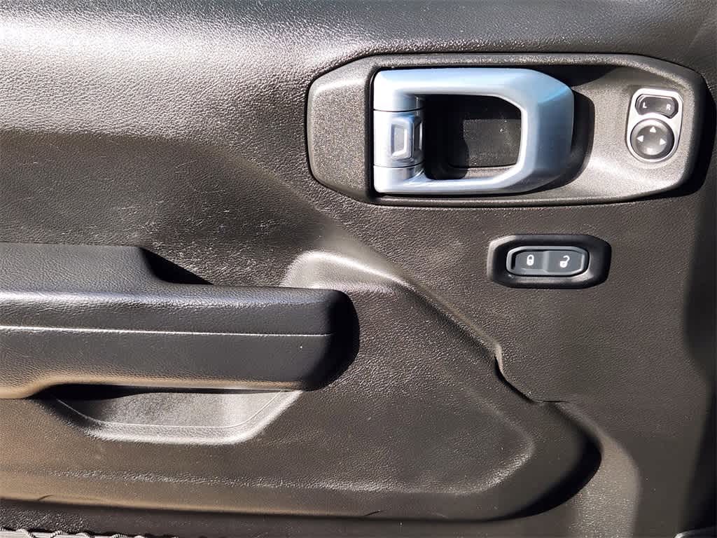 Thumbnail: 2021 Jeep Wrangler - 21
