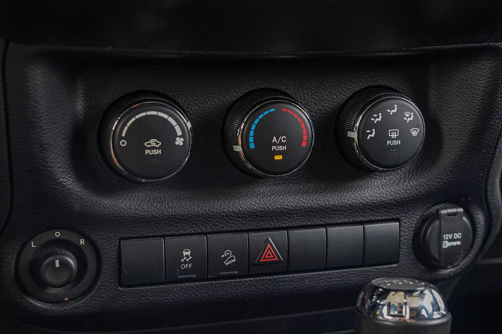 Thumbnail: 2016 Jeep Wrangler - 19