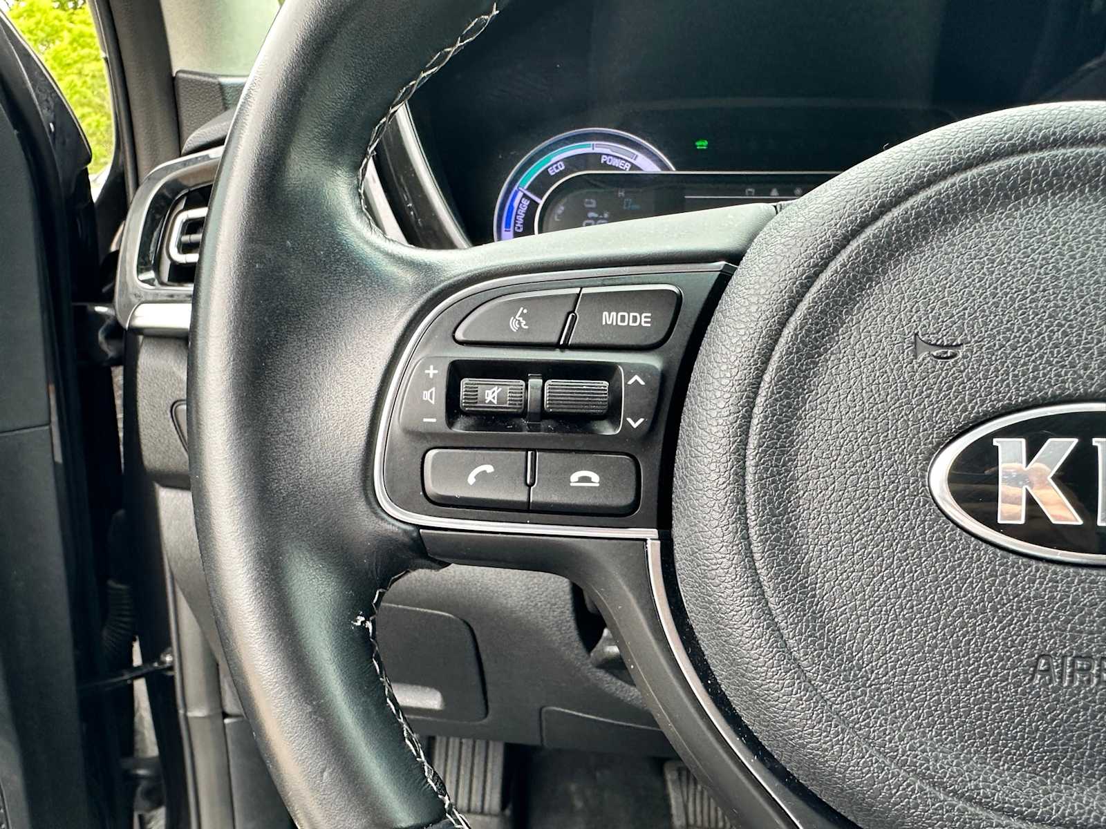 Thumbnail: 2020 Kia Niro - 12