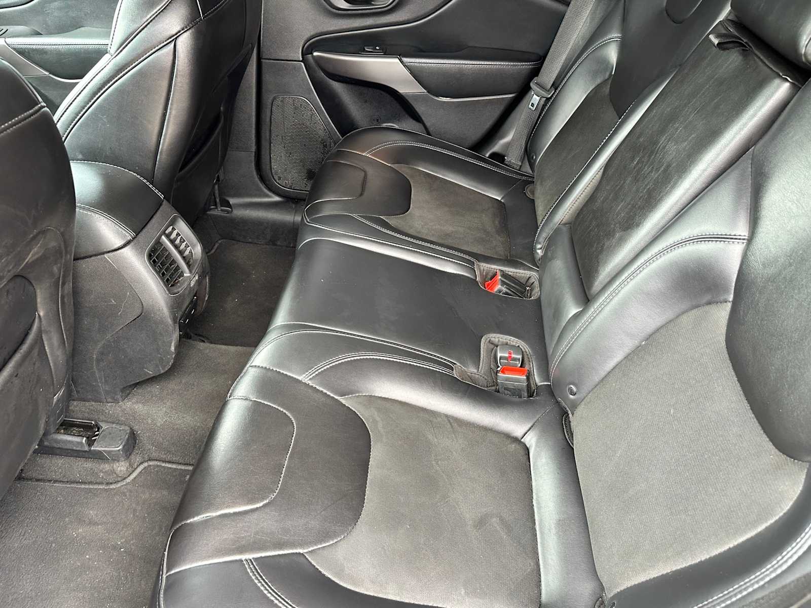 Thumbnail: 2019 Jeep Cherokee - 22