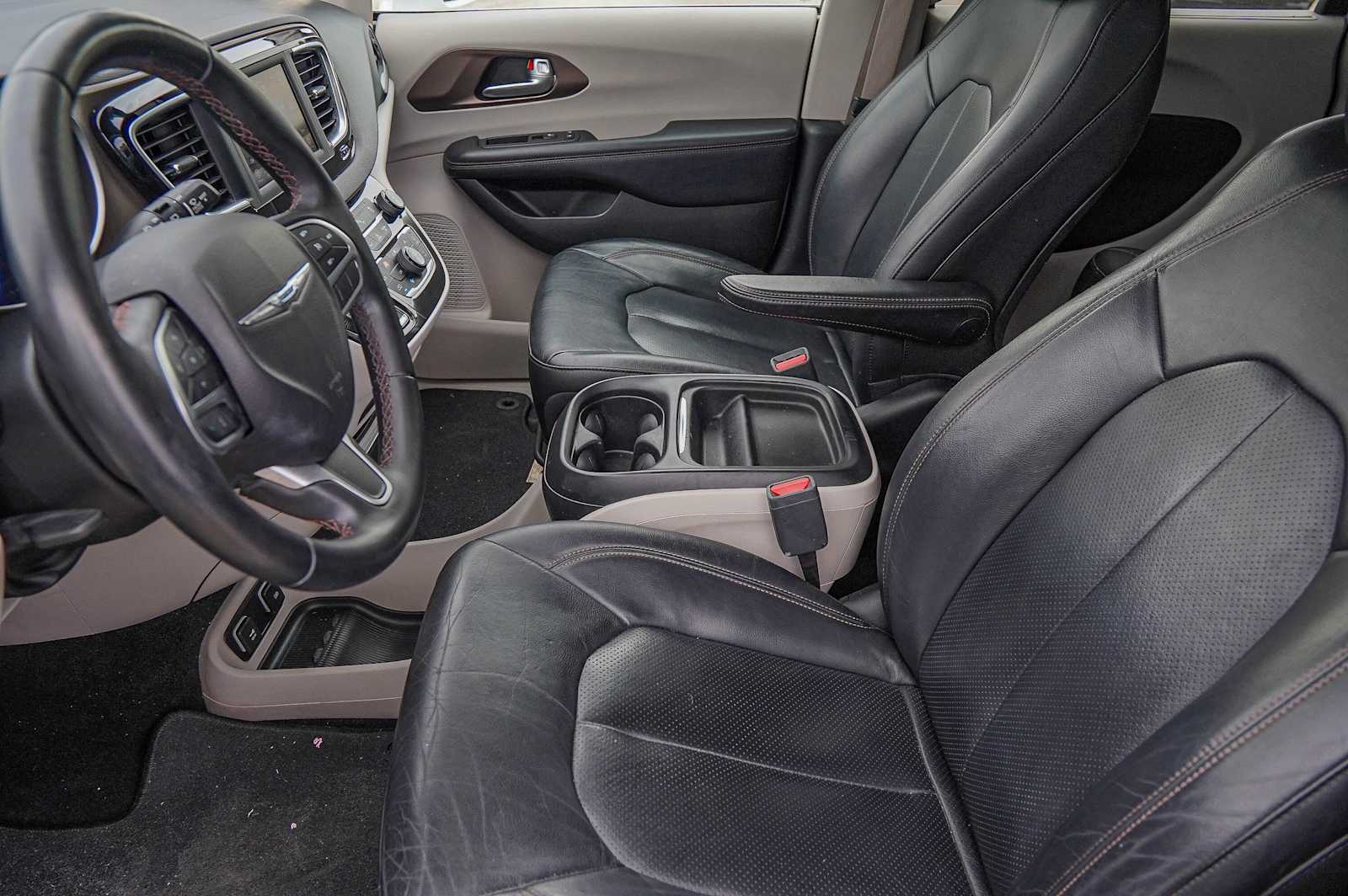 Thumbnail: 2018 Chrysler Pacifica - 12