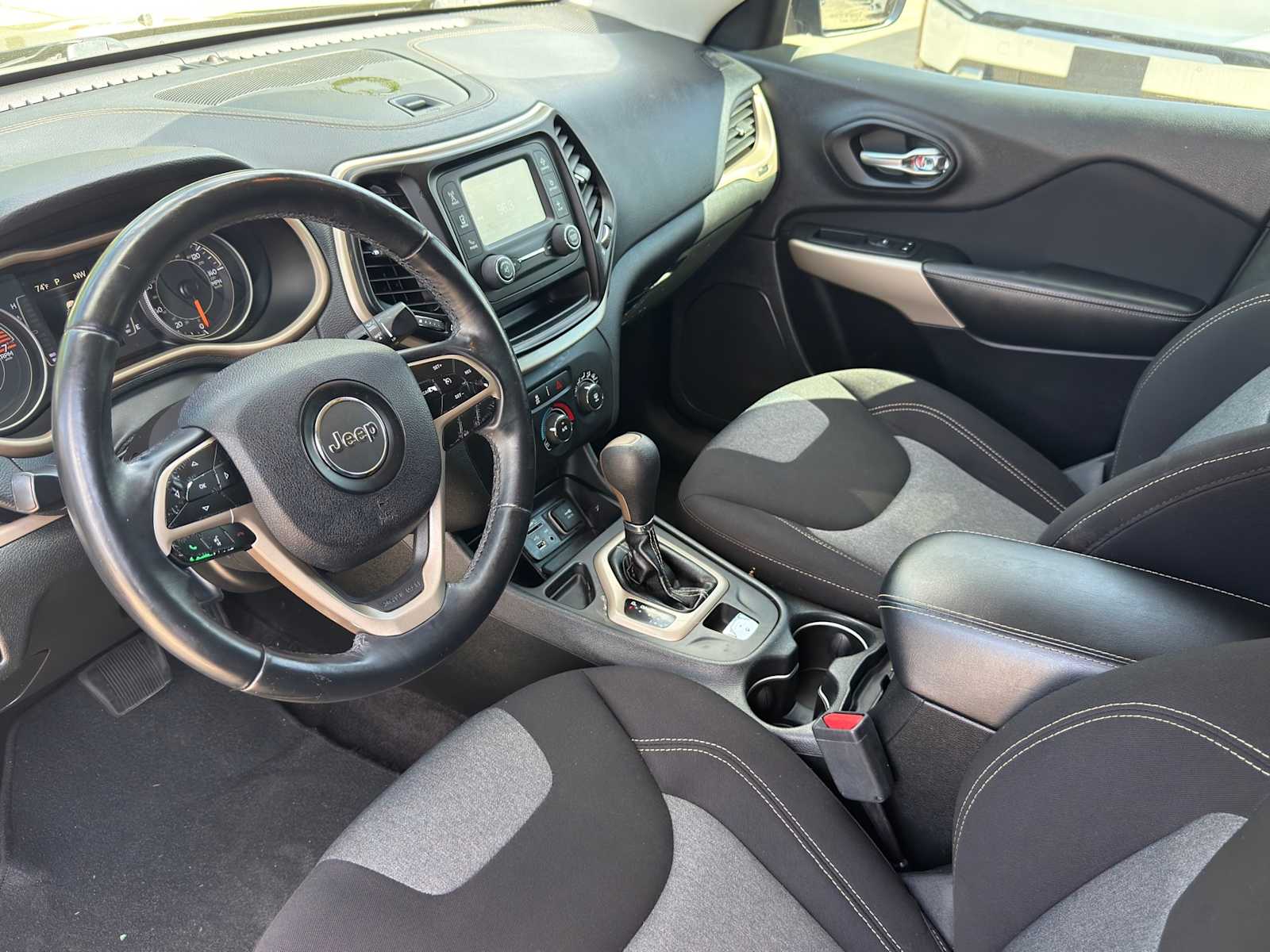 Thumbnail: 2018 Jeep Cherokee - 10