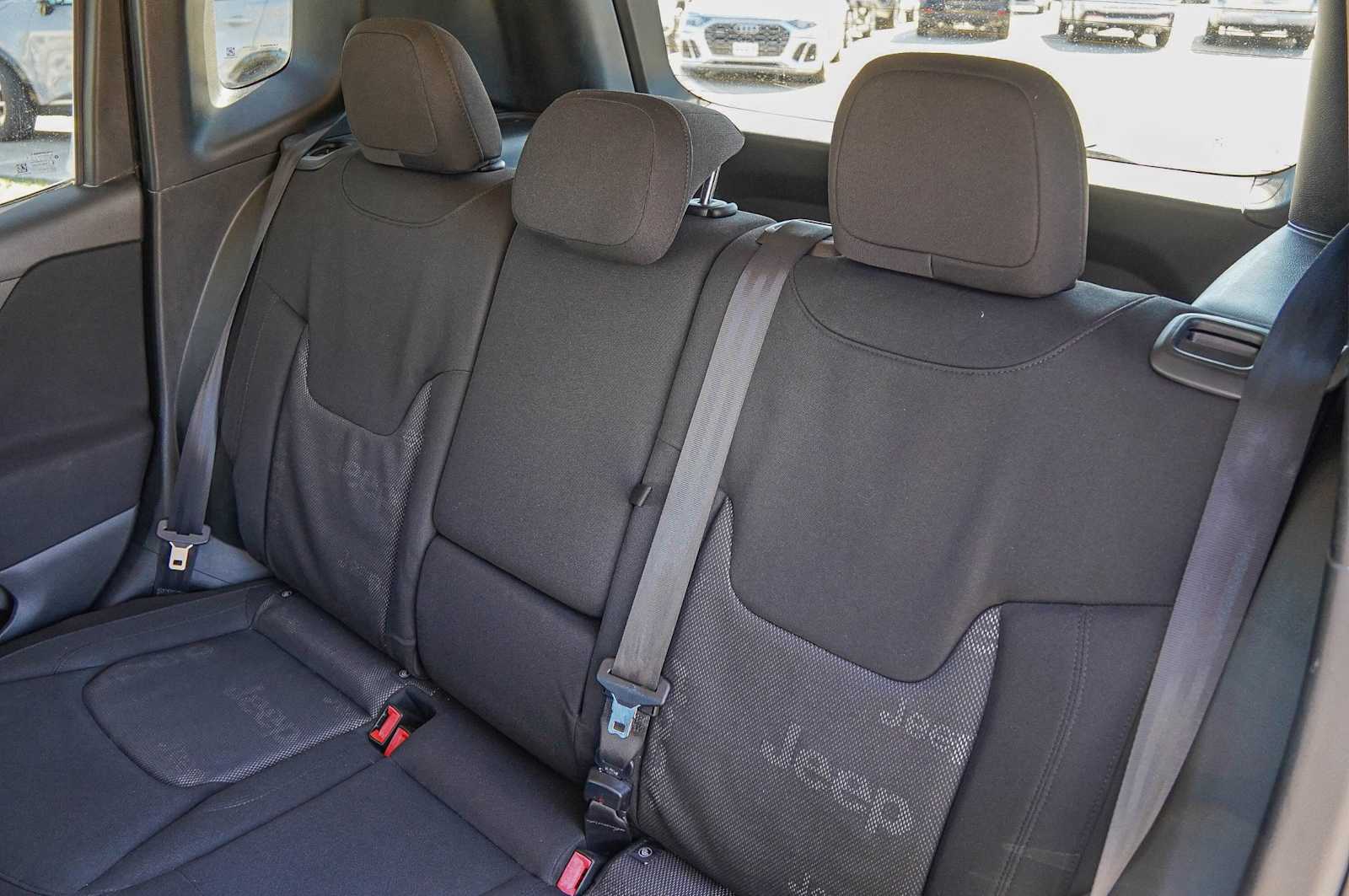 Thumbnail: 2015 Jeep Renegade - 30