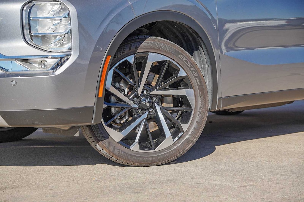 Used 2023 Mitsubishi Outlander SE SUV