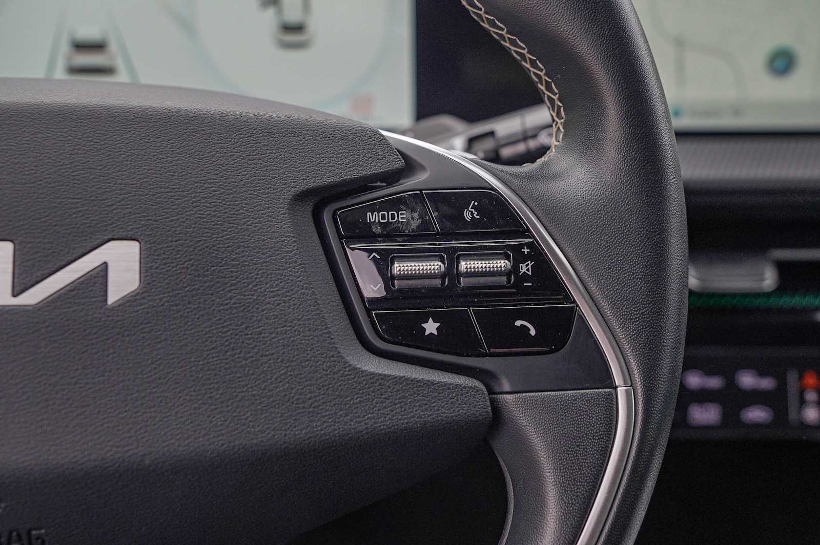 Thumbnail: 2022 Kia EV6 - 14