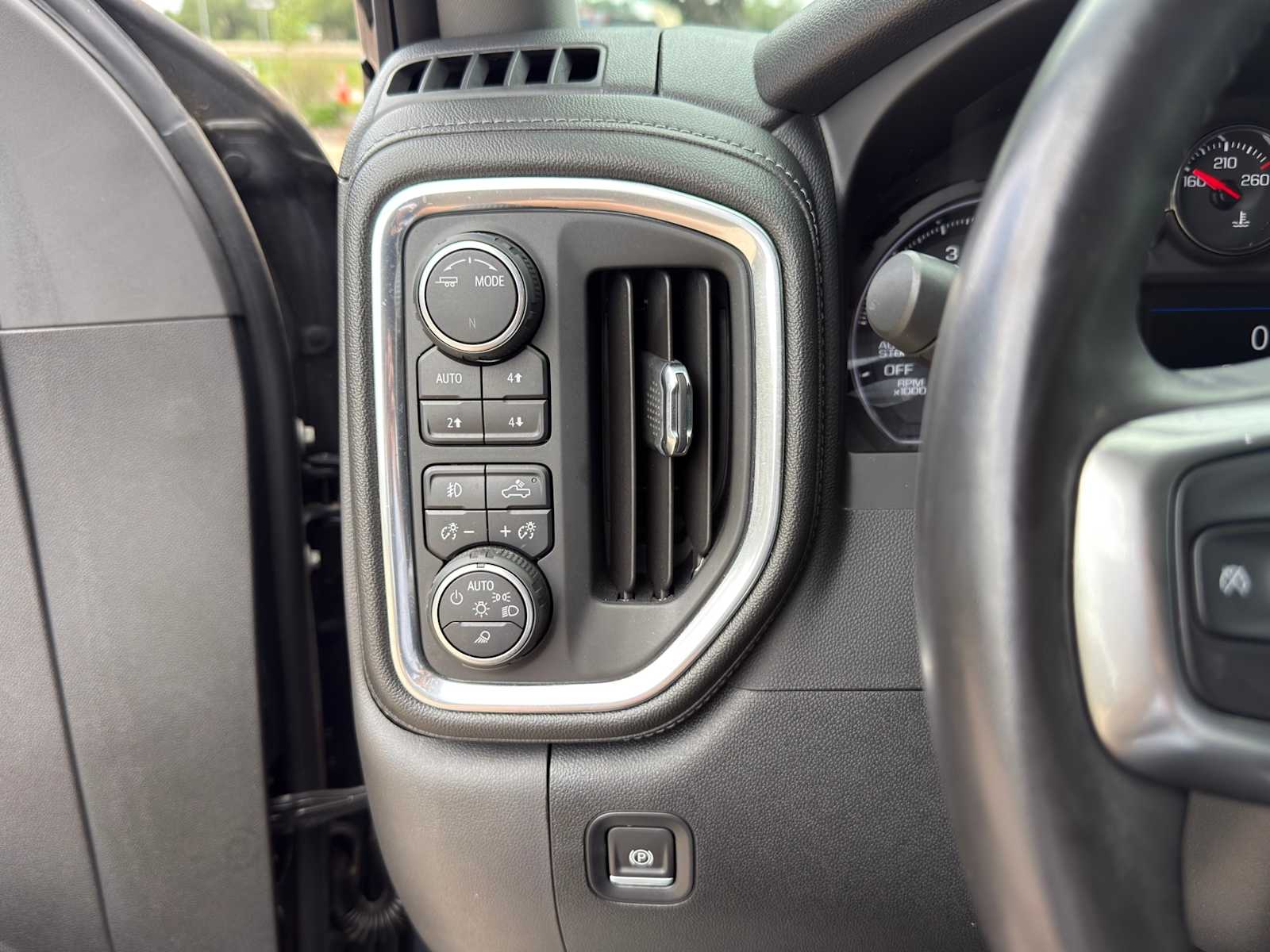 Thumbnail: 2020 Chevrolet Silverado 1500 - 17